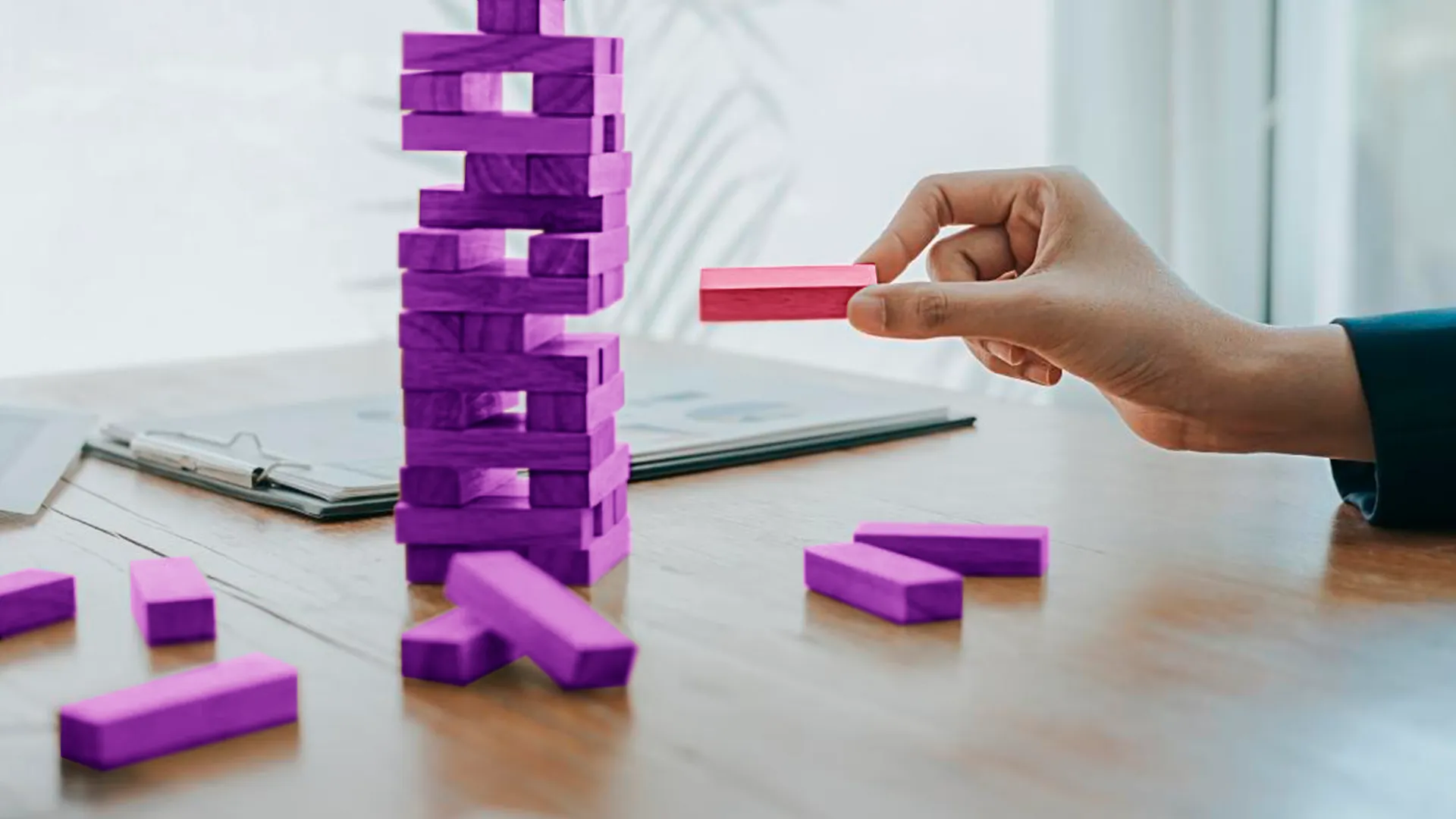 Planificación estratégica de contenido con cronogramas visuales para redes sociales y campañas digitales.